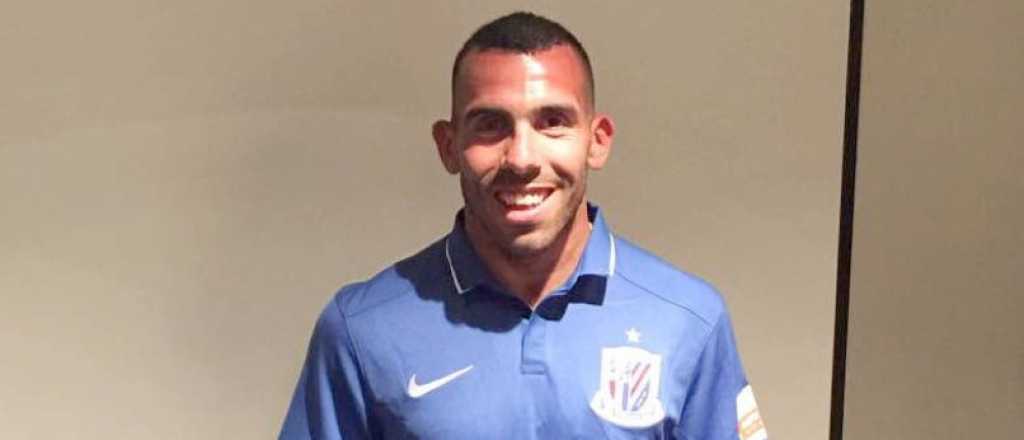 Es oficial: Tevez continuará en China y se probó la nueva camiseta