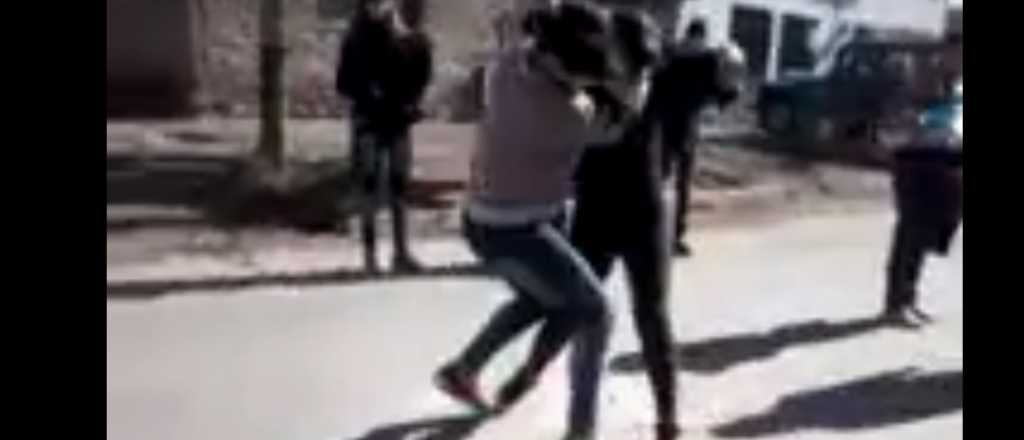 Filman brutal pelea de mujeres en Mendoza