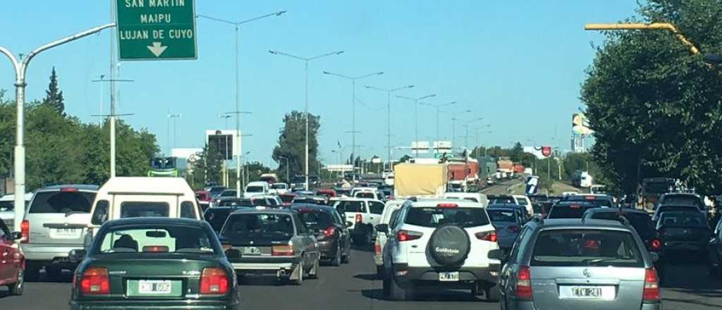 Caos vehicular para ingresar a la Ciudad de Mendoza