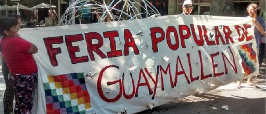 Feriantes cortan el tránsito frente al municipio en Guaymallén