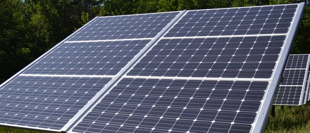 Inversores extranjeros evalúan instalar una fábrica de paneles solares en Mendoza