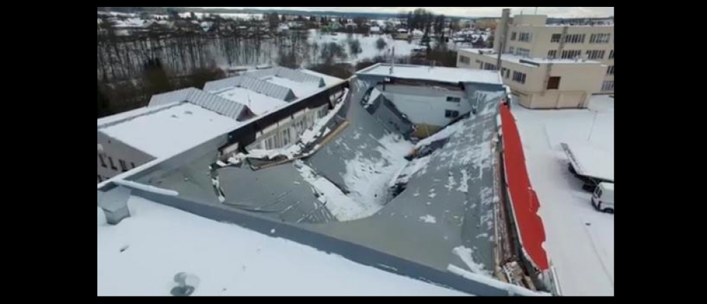 Video: colapsó el techo de un gimnasio con deportistas adentro