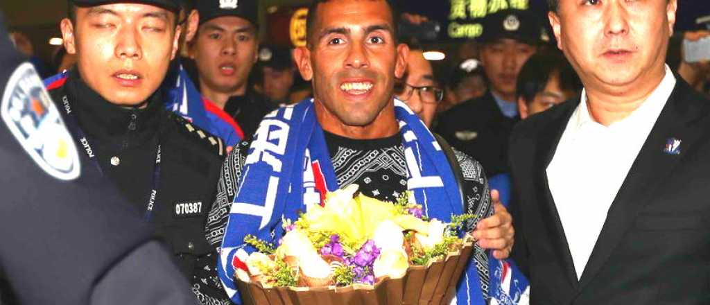 Tevez convirtió un penal y le dio la victoria a su equipo en China