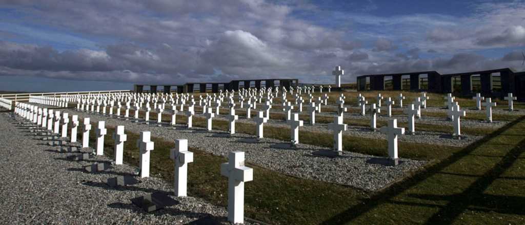 Gobierno argentino repudió los destrozos en cementerio de Malvinas