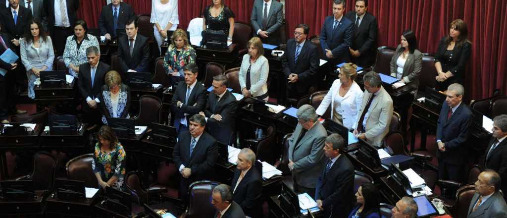 Media sanción para la nueva Ley de Inteligencia, y silencio por Nisman