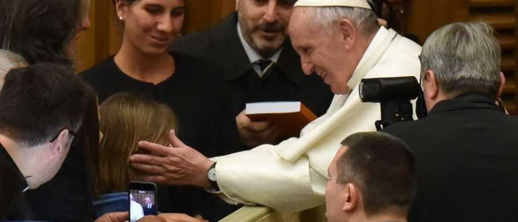 El papa Francisco recibió a Arroyo Salgado y a sus hijas en el Vaticano 