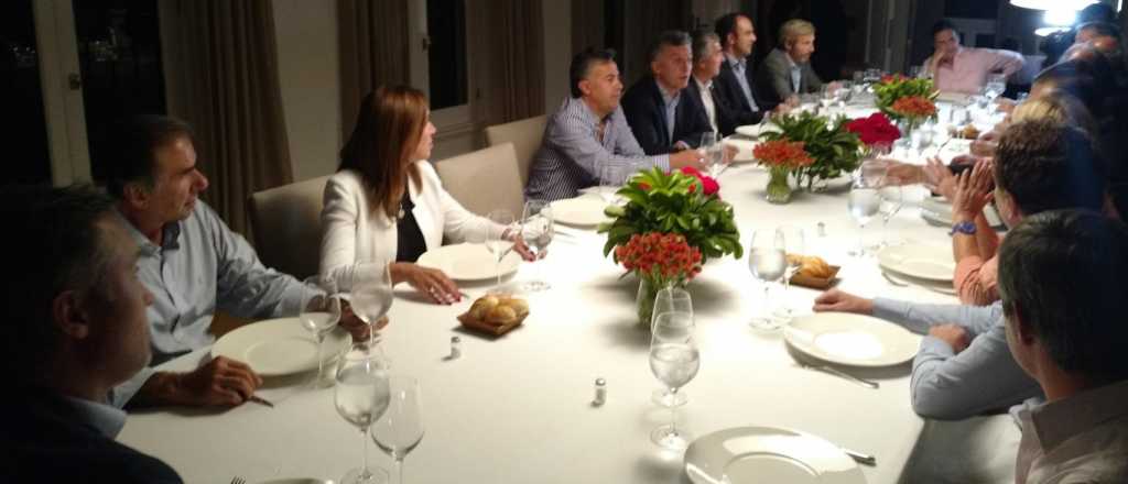 Cornejo está con Macri y la cúpula radical en Olivos
