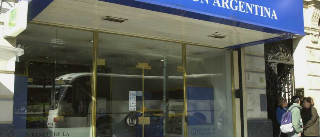 Hoy y mañana los bancos abren con atención restringida en Mendoza
