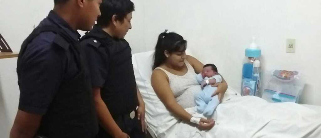 Policías asistieron a una mujer que dio a luz a una bebé en Ciudad