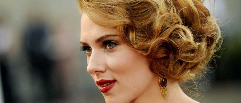 Scarlett Johansson volvió locos a todos con su vestido rojo