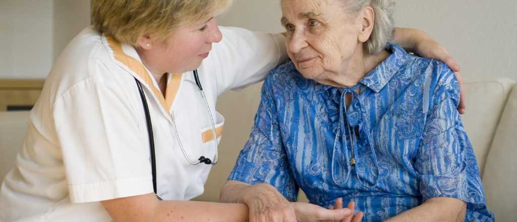 Qu&eacute; hacer si ten&eacute;s 65 a&ntilde;os y la prepaga te quiere cobrar m&aacute;s caro