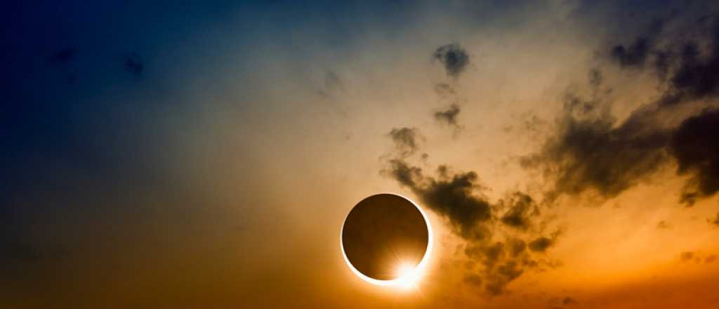 El mensaje falso que se viralizó por el eclipse de este martes
