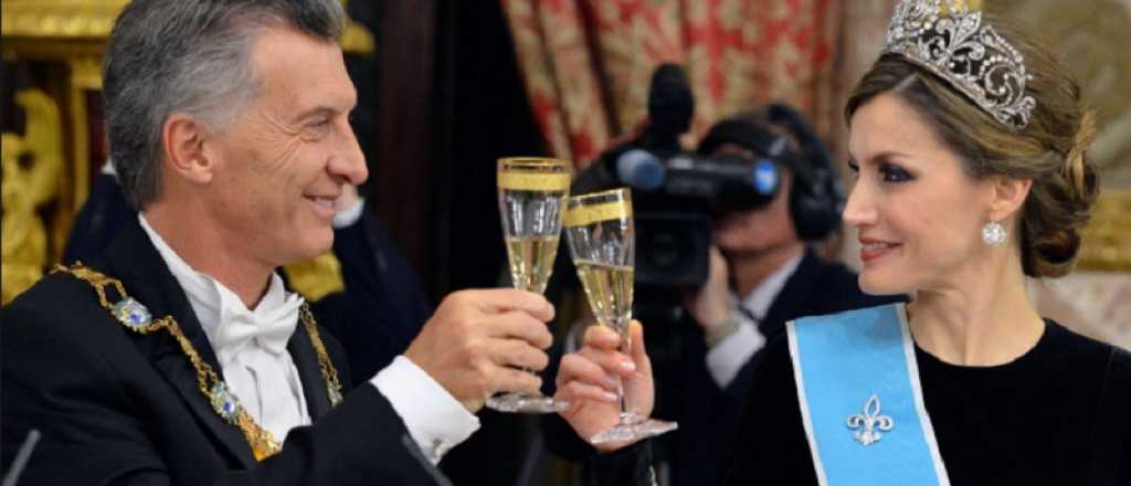 Video: la Reina corrigió al presidente Macri en un brindis