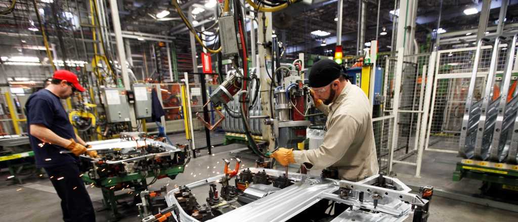 La producción industrial se desplomó 7,7 por ciento en septiembre