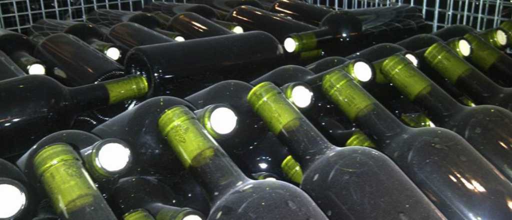 Secuestran 14 mil botellas de vino adulterado que salieron de Mendoza
