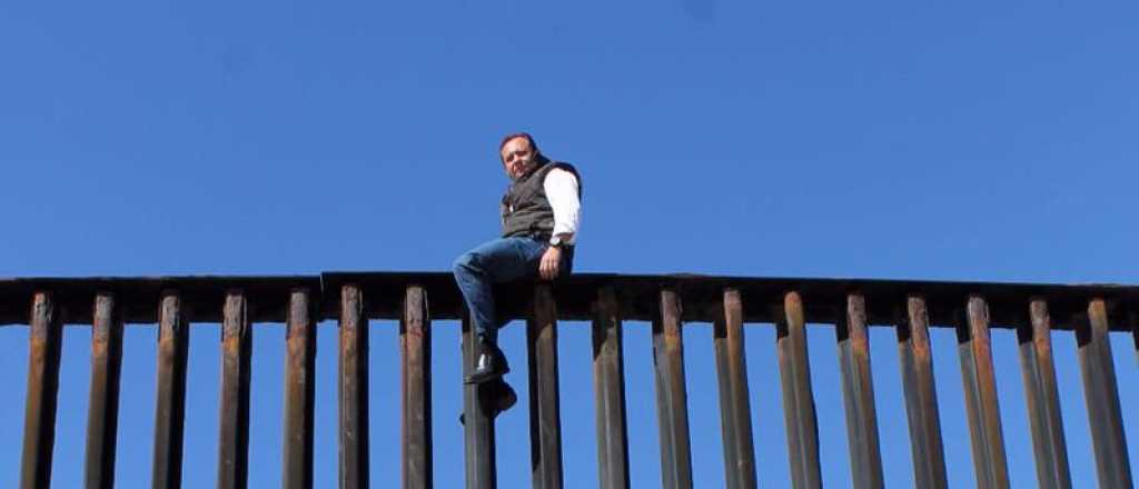 Un diputado mexicano se subió al muro y grabó lo fácil que es 