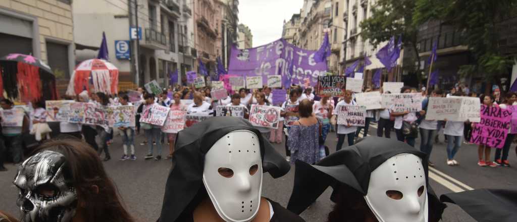 Mujeres marchan para pedir presupuesto contra la Violencia de Género 