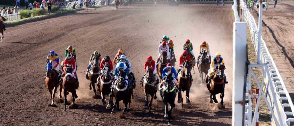 Suspenden a un jockey por picanear a su caballo en el Hipódromo de Mendoza