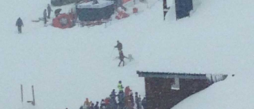 Un alud cubrió una pista de esquí en Francia y hay personas atrapadas