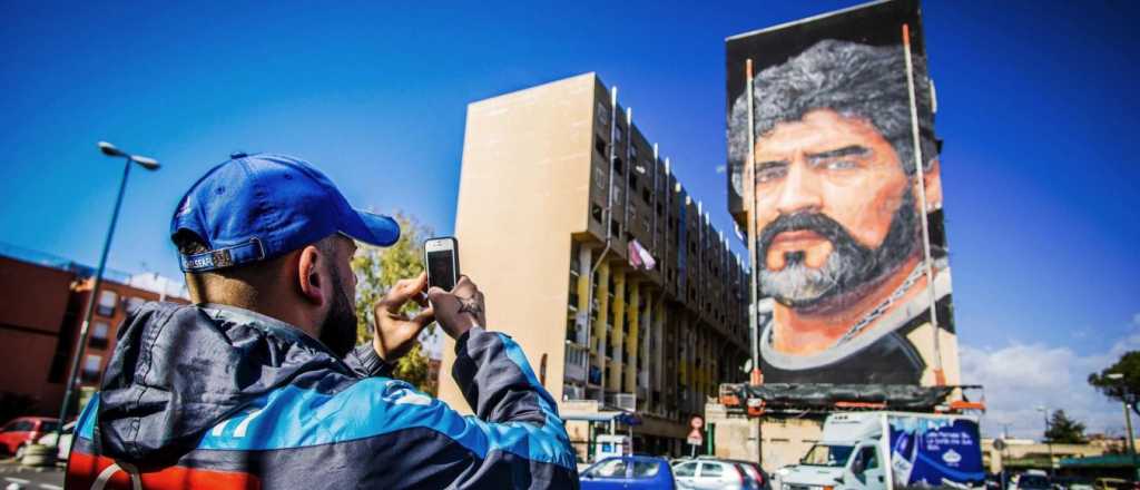 Inauguran un impresionante mural de Maradona en Italia