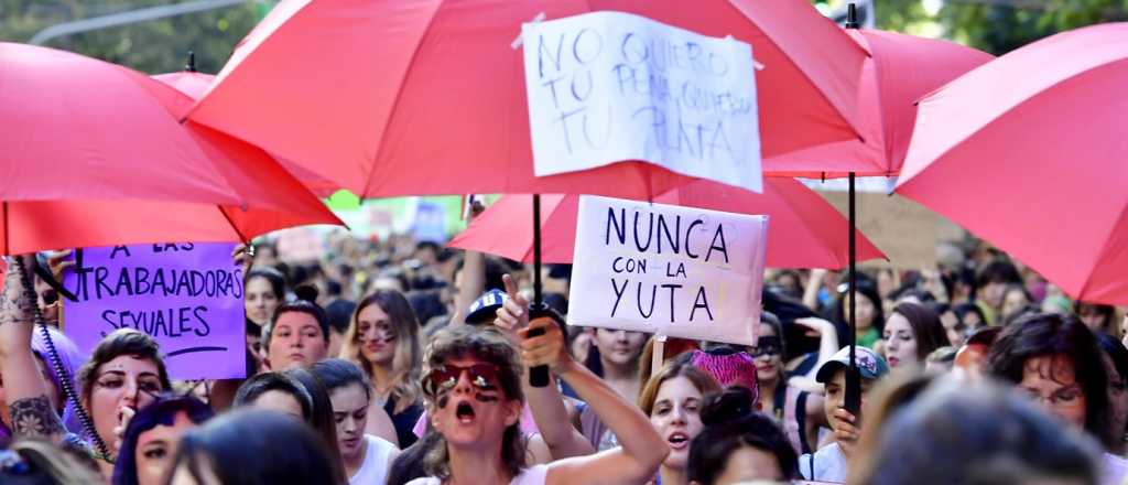 Multitudinaria marcha contra la violencia de género en Plaza de Mayo