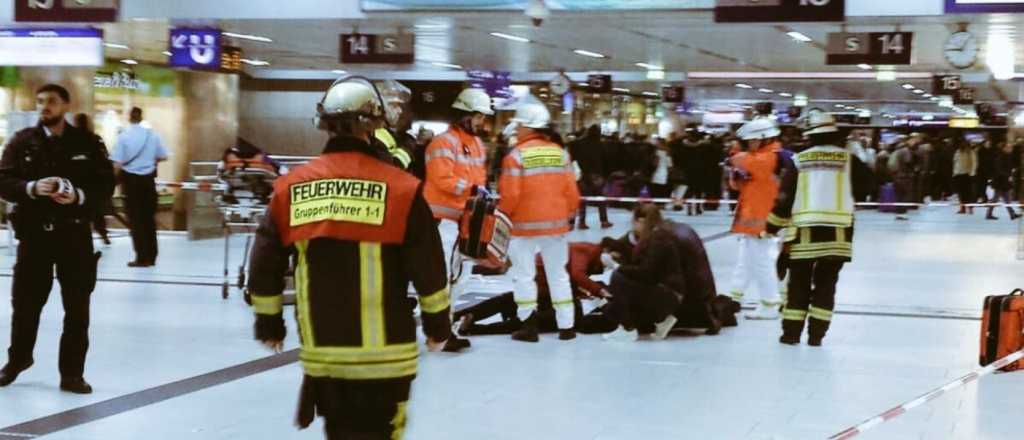 Alemania conmovida: un hombre con un hacha atacó en una estación