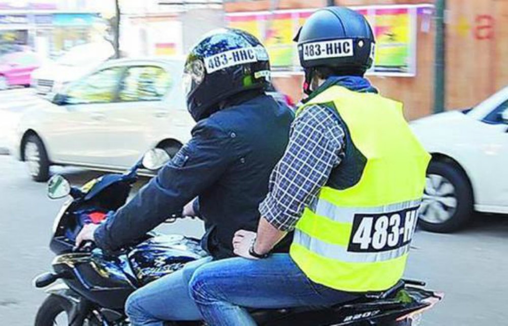 Oficializan la medida que exige grabado de la patente de la moto en el  casco - Mendoza Post
