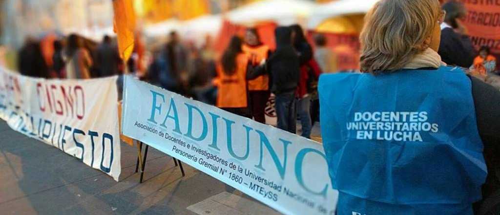 Contin&uacute;a el paro de los docentes de la UNCuyo