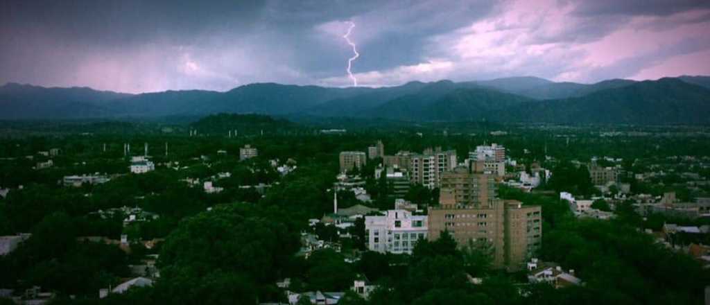 Siguen los cortes de luz en el Gran Mendoza por la tormenta eléctrica