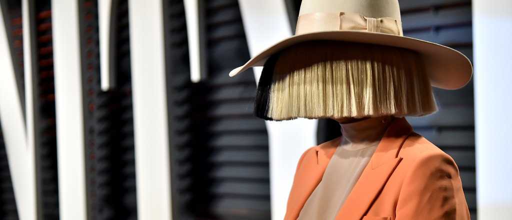 El drama de Sia: contó que padece una enfermedad neurológica