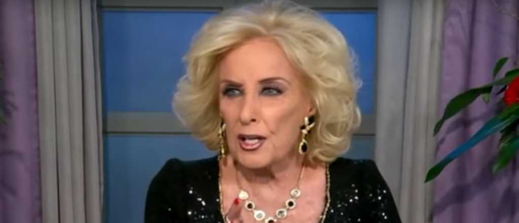 Disfrazados de m&eacute;dicos, intentaron fotografiar a Mirtha Legrand