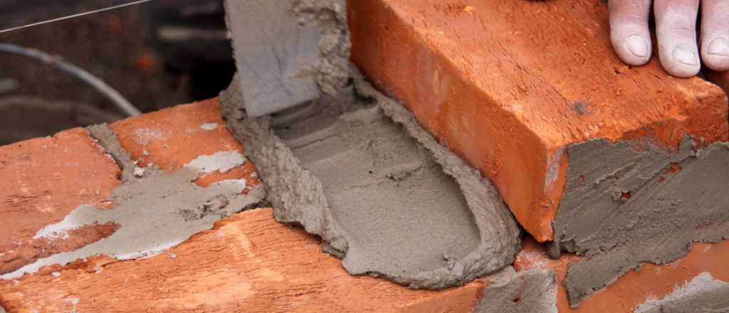 Construcción en Mendoza: menos cemento pero más trabajadores
