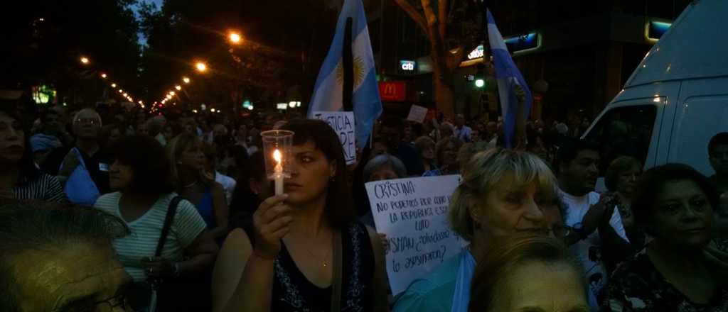 Con el himno y aplausos, finalizó en paz el #18F mendocino