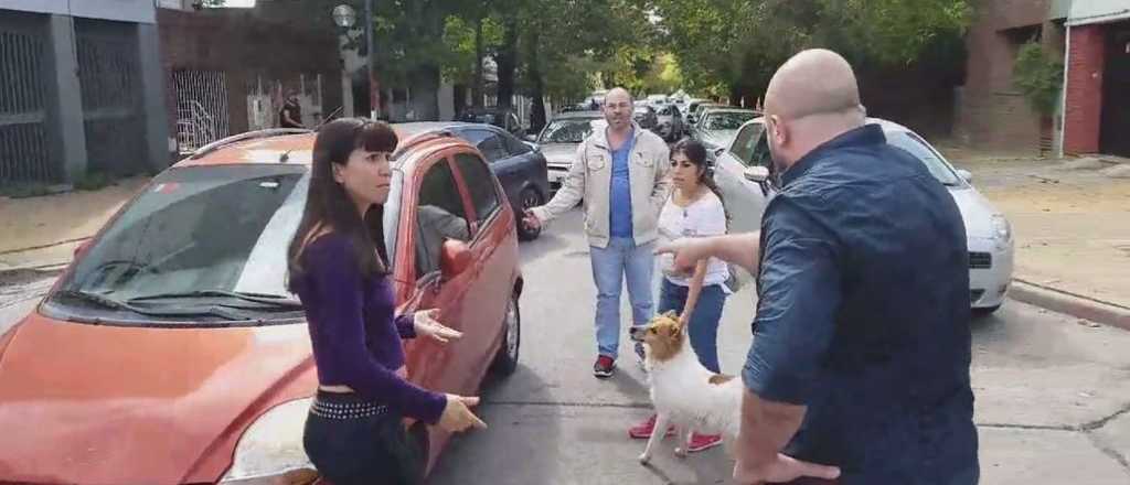 Ahora vive una pesadilla la mujer escrachada al abandonar a su perra