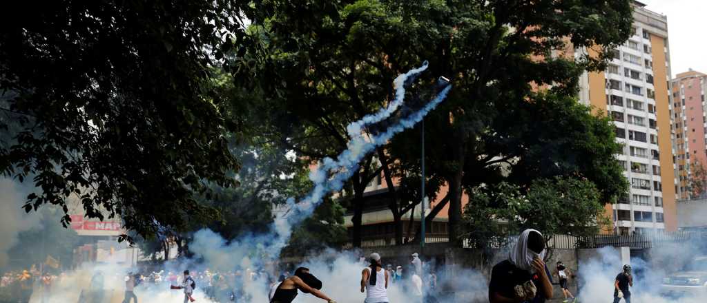 Dos opositores y un militar muertos por las marchas en Venezuela
