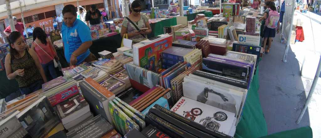 La venta de libros con entrega puerta a puerta se sumó a las excepciones