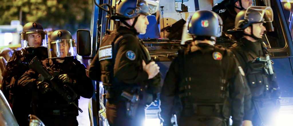 Se entregó un sospechoso por el atentado contra policías en París