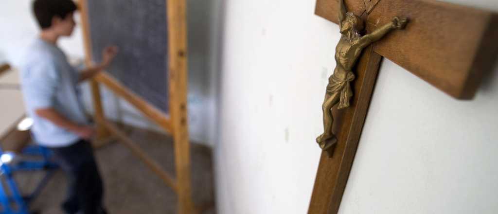 Presentan proyecto para remover s&iacute;mbolos religiosos de edificios p&uacute;blicos