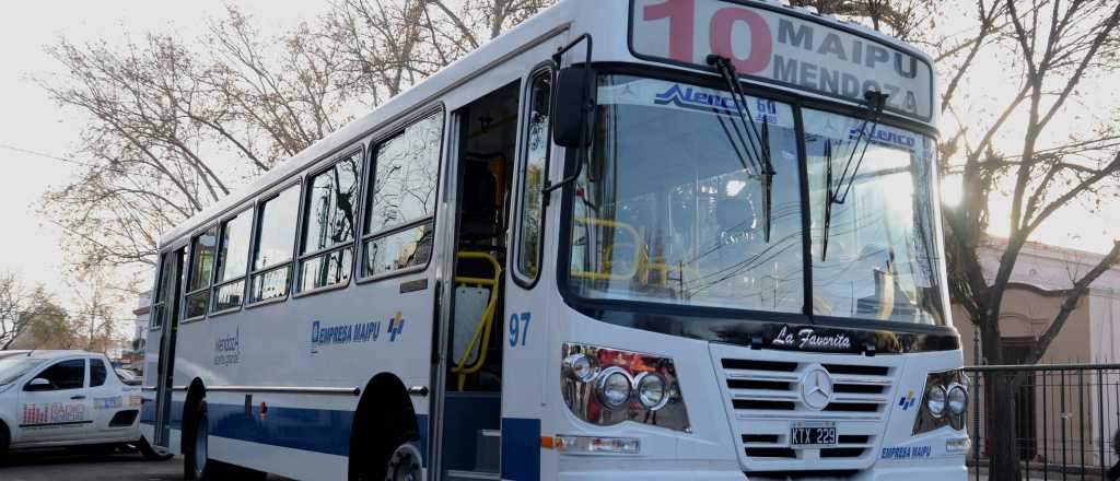 Choque entre un micro y un auto en Maip&uacute;: un muerto