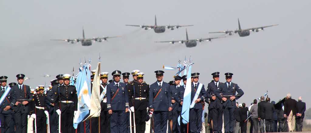 Petri ech&oacute; a otro Alto Comando de la Fuerza A&eacute;rea y suspendi&oacute; a 17 militares