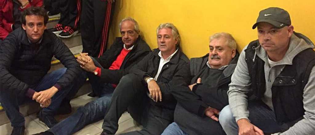 Papelón de los dirigentes de River que fueron a la Bombonera