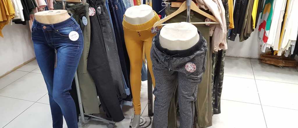 Revolviendo ropa y precios en el persa mendocino