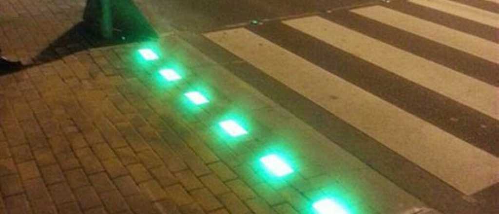 ¿Funcionan los semáforos peatonales en el piso?
