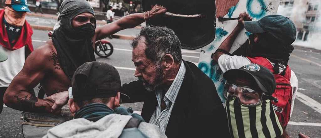 Brutales im&aacute;genes de la represi&oacute;n en Venezuela 