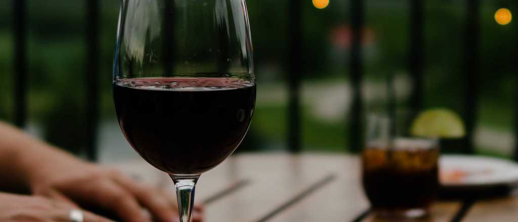 ¿De qué se trata el mito de la copa de vino diaria y longevidad?