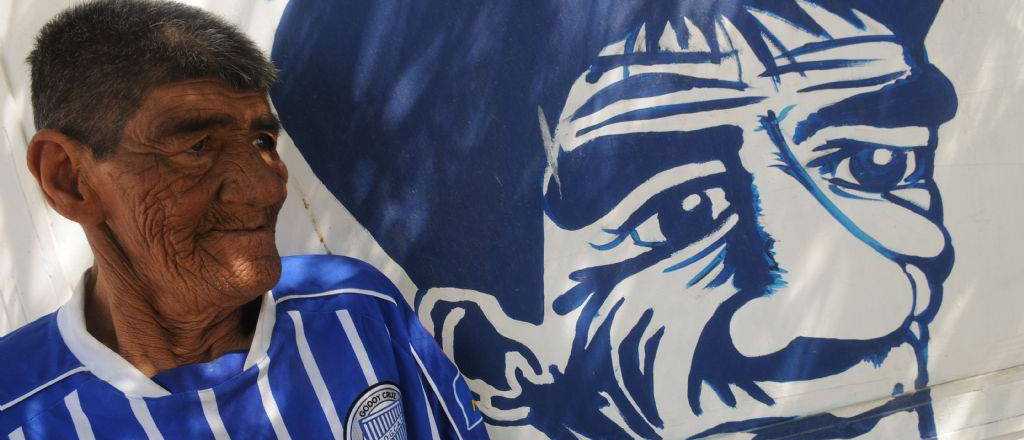 La historia del hincha más famoso del Tomba llegó a un portal internacional