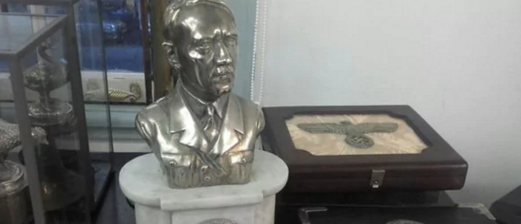 Secuestraron objetos con simbolog&iacute;a nazi en Buenos Aires