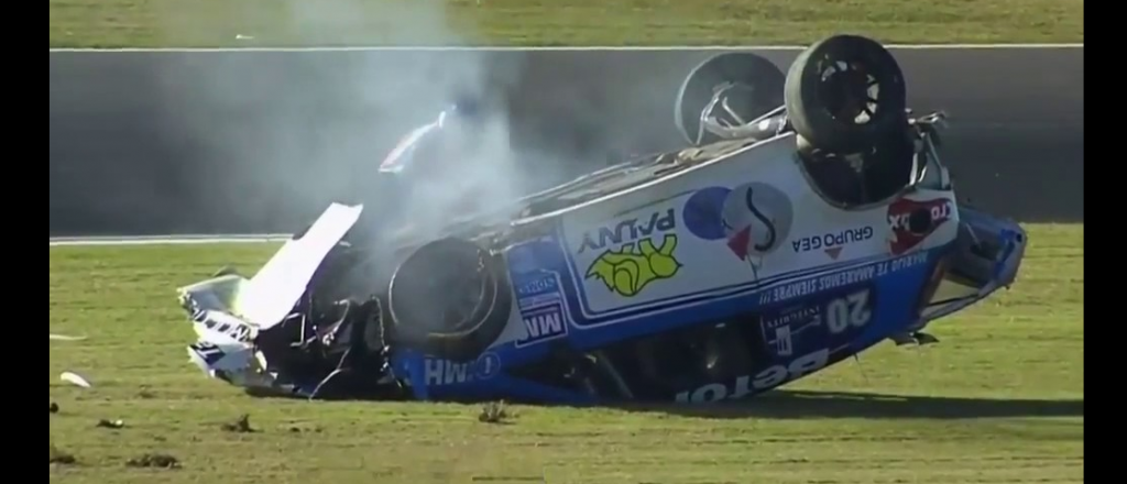 Video: el violento vuelco en el S&uacute;per TC 2000 desde adentro