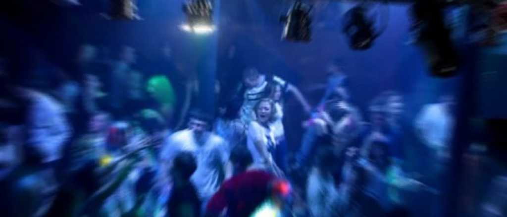 Clausuraron un bar en Ciudad donde bailaban 150 personas