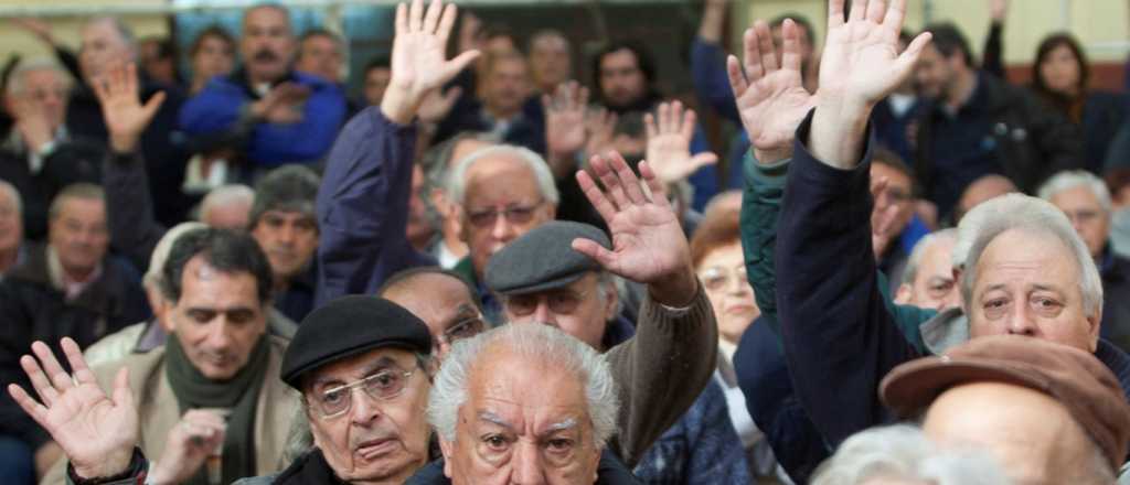 Argentina es (por ahora) el país latinoamericano que más invierte en jubilados